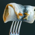 Koreczki śledziowe – pomysł na elegancką przekąskę na każdą imprezę